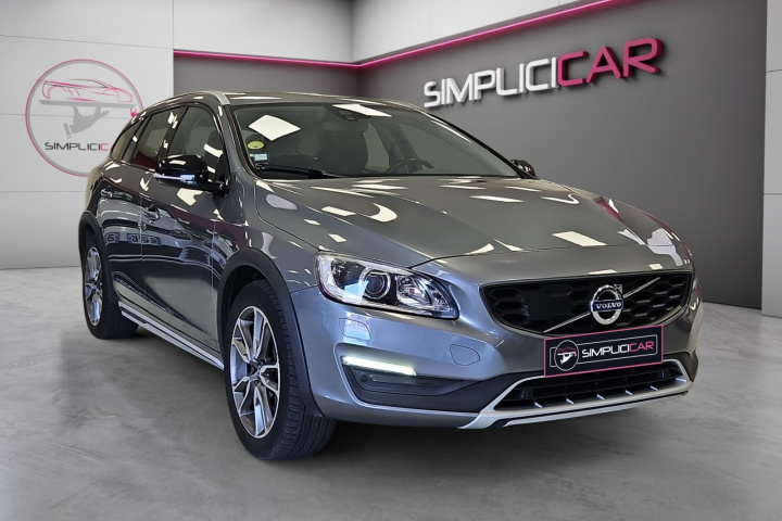 VOLVO V60 CROSS COUNTRY